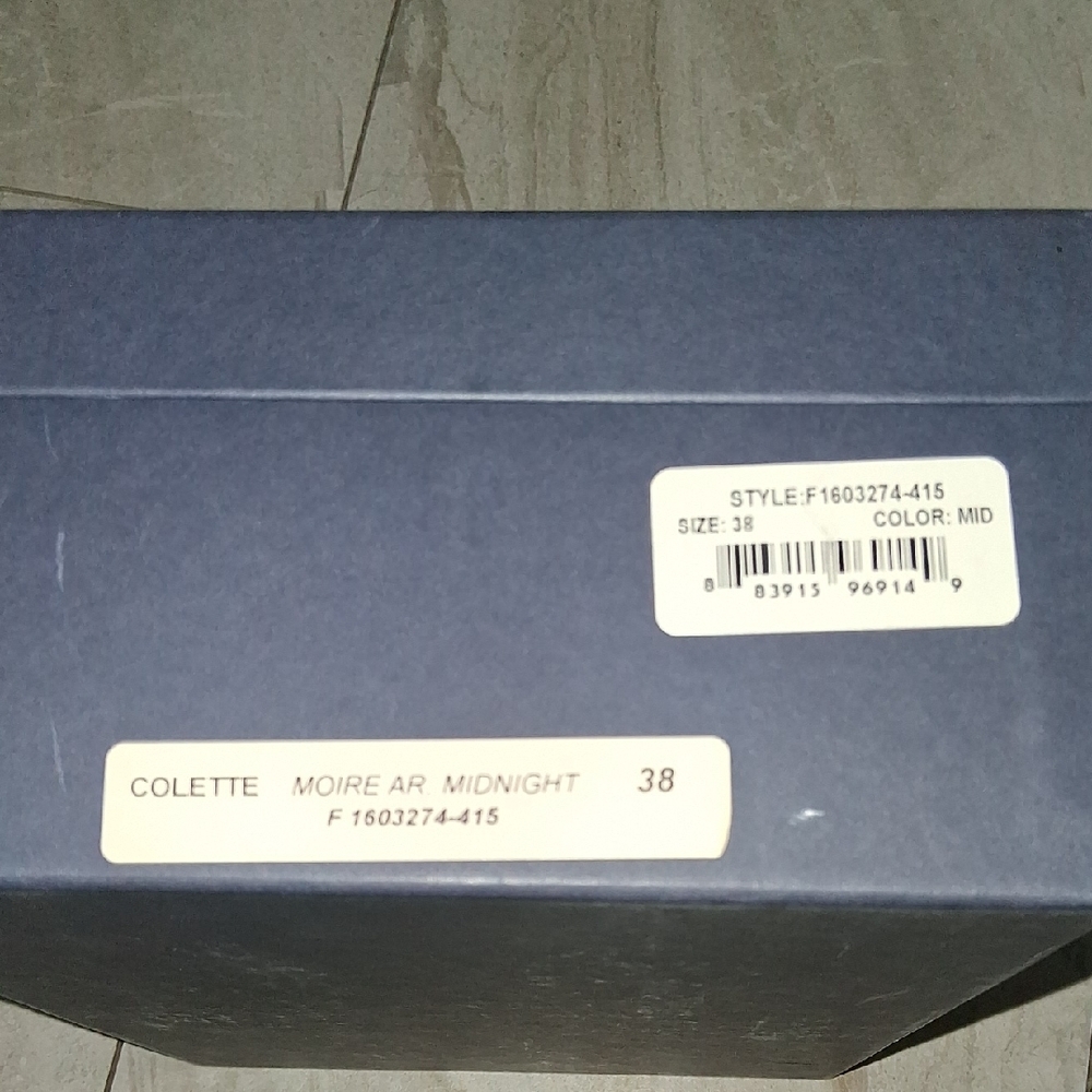 Oscar de la Renta Navy Heels - Picture 7 of 7